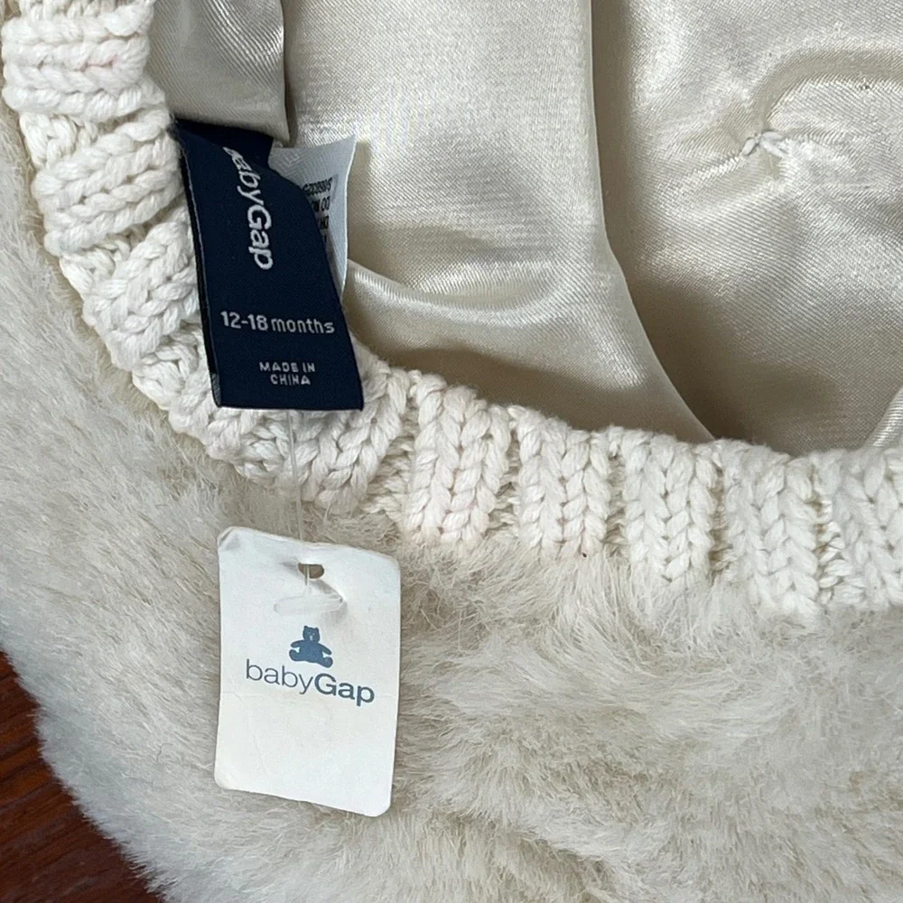BabyGap Faux Fur Beret Hat Ivory Cream Pom-Pom 12-18 Months NWT 868325-00